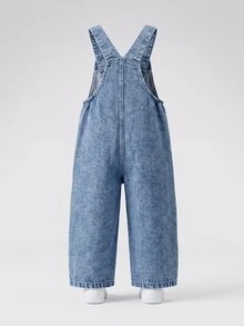 SHEIN 女童牛仔吊帶褲，四季新款，可愛酷感復古牛仔女孩淺藍色牛仔布，愛心補丁口袋搭配字母編織標籤設計，秋季 - 淺色水洗藍 - 查看 4
