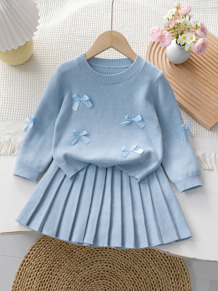 SHEIN Playful Pals 4-7歲女童粉色3D蝴蝶結圓領針織毛衣與百褶裙2件套，兒童幼兒園日常穿著、外出、生日、拍照，春/秋季套裝 - 藍色 - 查看 1
