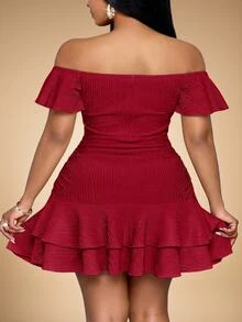 SOLERSUN Vestido mini elegante y de moda para mujer de talla grande con escote en V, hombros descubiertos, mangas con volantes y textura – Vestido de fiesta con mangas con volantes, Body ceñido fruncido y doble volante en el bajo para club & noche de cita, Vestido de fiesta para mujer con mangas con volantes, Body ceñido fruncido y doble volante en el bajo para club - Burdeos - Ver 4