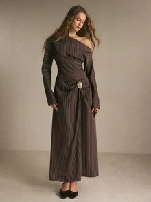 Poéselle 女款棕色條紋不對稱露肩長袖抓皺金屬胸針優雅洋裝 - 棕色 - 查看 3