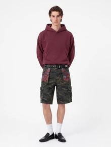 Manfinity EMRG 男士街頭風休閒多口袋印花迷彩牛仔短褲 - 軍綠色 - 查看 1