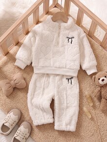 SHEIN Playful Pals 2件組女嬰幼兒可愛奶油色壓紋愛心蝴蝶結半拉鍊毛絨長袖立領加厚休閒運動衫褲套裝，適合冬季與秋季節日穿著 - 白色 - 查看 4