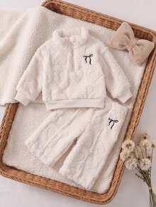 SHEIN Playful Pals 2件組女嬰幼兒可愛奶油色壓紋愛心蝴蝶結半拉鍊毛絨長袖立領加厚休閒運動衫褲套裝，適合冬季與秋季節日穿著 - 白色 - 查看 7