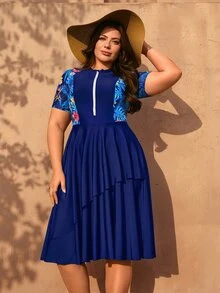 SHEIN Swim 大尺碼女款 2 件組隨機印花半袖前拉鍊寬鬆開衩洋裝搭配純色短褲，保守熱帶優雅泳裝套裝，海軍藍 - 藏蓝色 - 查看 5