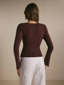 Poéselle Áo len nữ màu trơn cổ V sâu tay dài cổ chồng lớp - Cà phê nâu - Xem 10