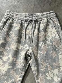 ZURIURI Celana Sweatpants Pria Motif Daun Kering dengan Tali Serut dan Kantong di Pinggang - MultiWarna - View 4
