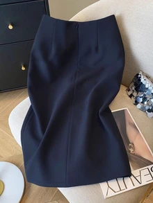 EMERY ROSE Rok Lurus Wanita Warna Biru Tua dengan Potongan Pinggang yang Rapi, Belahan Depan, Desain Saku Palsu dengan Penutup, Rok Panjang Sedang yang Elegan - Navy Blue - View 3
