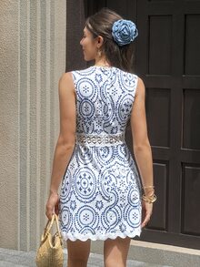 Elyressa Gaun Liburan Wanita Motif Bunga dengan Ikatan Depan dan Renda Kontras Tanpa Lengan - Blue and White - View 2
