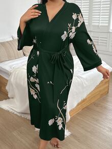 SHEIN رداء صيفي طويل أنيق بطبعة زهور سوداء مع حزام، مقاس كبير، مناسب للخريف والشتاء - أخضر داكن - مشاهدة 4