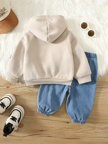 SHEIN 中性嬰兒男孩/女孩 2件組 秋冬保暖內裡加厚休閒時尚丹寧拼接刺繡圖案連帽衛衣套裝，嬰兒男孩冬季套裝，運動服，牛仔褲，丹寧 - 藍色 - 查看 2