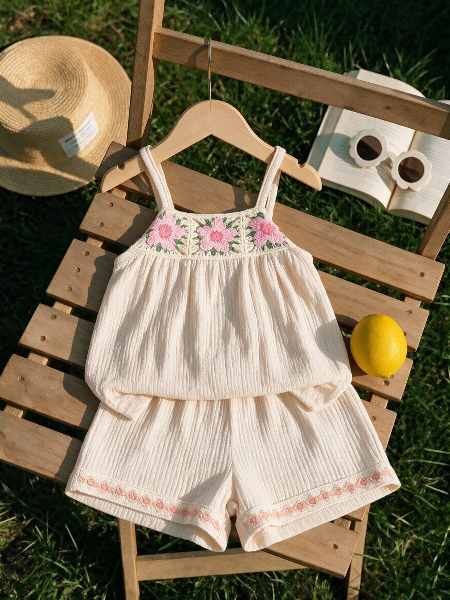 SHEIN Young Girl Floral Embroidered Strap Tank Top And Shorts 2-Piece Set