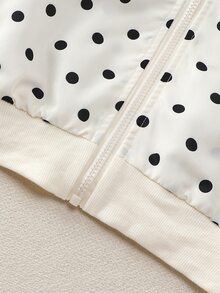SHEIN Genkimix Kids 女童秋冬長袖套裝，米色底色搭配全黑波點印花，翻領設計＋全開襟拉鍊方便穿脫，黑白波點復古俏皮風，黑色對比滾邊增添酷感，套裝穿著方便，也可單獨搭配其他衣物，適合春秋、秋冬日常穿著、外出與玩耍 - 白色 - 查看 6