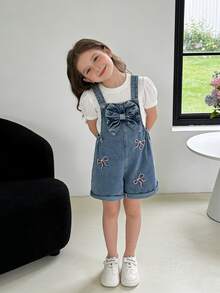 SHEIN Gaun Terusan Denim untuk Balita Perempuan, Biru, Siluet A-Line Manis untuk Kembali ke Sekolah, Dekorasi Pita 3D & Desain Bordir Merah Muda, Lembut dan Modis untuk Musim Semi/Panas - Medium Wash - View 7