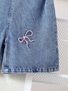 SHEIN Gaun Terusan Denim untuk Balita Perempuan, Biru, Siluet A-Line Manis untuk Kembali ke Sekolah, Dekorasi Pita 3D & Desain Bordir Merah Muda, Lembut dan Modis untuk Musim Semi/Panas - Medium Wash - View 10