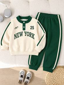 SHEIN Genkimix Kids 男童美式復古套裝 前面復古 NEW YORK 字母數字印花圖案 對比色門襟 藍色鈕扣 袖側飾帶 生日 秋季 - 綠色 - 查看 7
