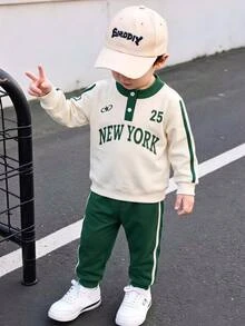 SHEIN Genkimix Kids 男童美式復古套裝 前面復古 NEW YORK 字母數字印花圖案 對比色門襟 藍色鈕扣 袖側飾帶 生日 秋季 - 綠色 - 查看 2