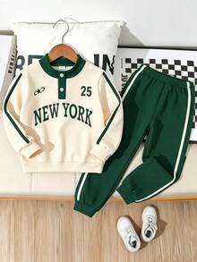 SHEIN Genkimix Kids 男童美式復古套裝 前面復古 NEW YORK 字母數字印花圖案 對比色門襟 藍色鈕扣 袖側飾帶 生日 秋季 - 綠色 - 查看 9