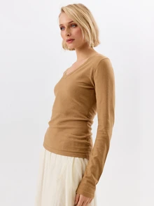 KÆRIA Hus Fitted V Neck Long Sleeve Top - Fine Gauge Knit - Camel Brown - Elegant, Casual, Luxury, Layering, Thanksgiving, Office, Autumn - Brown - View 3