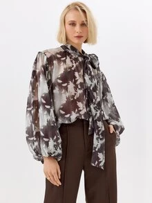 KÆRIA Hus Blus dengan Dasi Kupu-kupu, Lengan Balon, dan Motif Bunga Bayangan - Elegan, Mewah, Liburan - MultiWarna - View 5