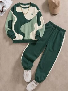 2件組青少年男孩休閒時尚舒適運動衫套裝，綠色與米色拼接數位印花長袖上衣，秋冬穿搭，青少年男孩綠色與米色圓領運動衫與綠色運動長褲套裝 - 彩色 - 查看 2