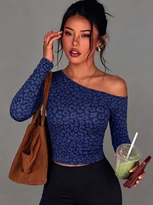 SHEIN Dewbera 1pc Women's Seamless Leopard Print Asymmetric Cropped Tight Streetwear Casual Base Layer Long Sleeve Sports T-Shirt - Navy Blue - View 1