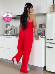 ZzzCrew Damset i plus size med camisole och byxor i mjuk ribbstickad bomull, röd julstämning, med spetskant, rosett och volang, bekväma loungewear för helgen - Röd - Visa 3