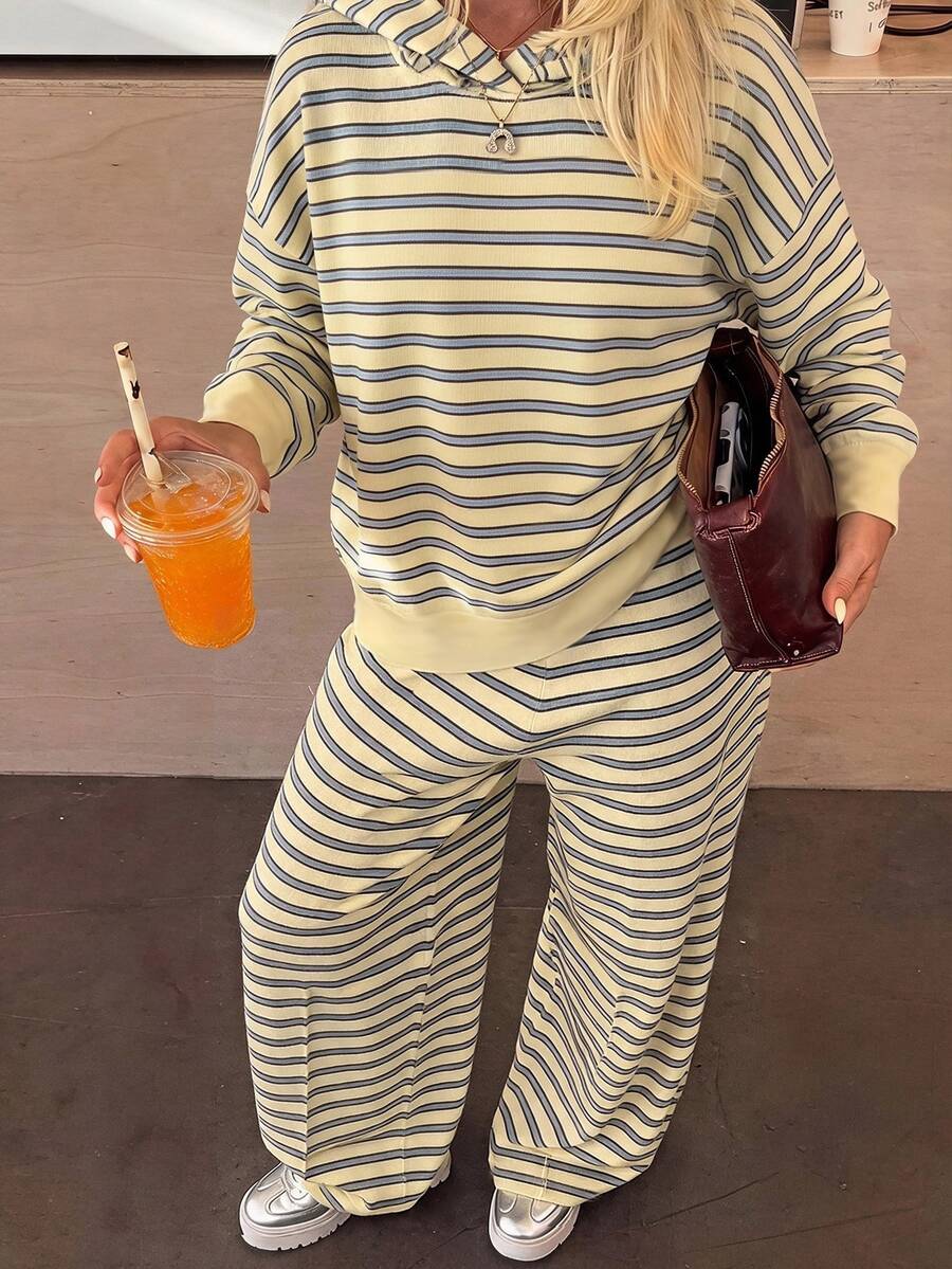復古街頭風美拉德多巴胺風格 黃色條紋親子套裝 青少年女孩寬鬆直筒連帽衫與運動長褲兩件套 秋冬穿著 女孩街頭風 休閒校園風 美式復古 Y2K童裝 韓系童裝 美式高中校園氛圍 字母印花 牛奶牛紋套裝 寬鬆運動套裝 - 彩色 - 查看 1