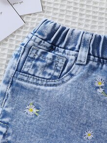 SHEIN Playful Pals 1件女婴休闲牛仔短裤，浅蓝色水洗，饰有雏菊刺绣、蕾丝边饰和松紧腰带，适合日常穿着、公园、家庭聚会、幼儿园等场合。 - 淺色水洗藍 - 查看 6