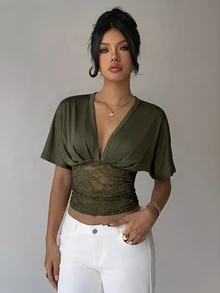 Aloruh 女款性感優雅深V領寬鬆上衣，收腰抓皺蕾絲拼接T恤，春夏約會之夜黑色上衣 - 軍綠色 - 查看 7