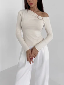 Aloruh 女款秋冬不對稱肩金屬裝飾修身T恤 - 杏色 - 查看 5