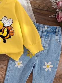 SHEIN Playful Pals 2件組女嬰可愛甜美黃色蜜蜂雛菊花卉印花長袖圓領休閒運動衫＋牛仔褲，戶外秋季假期穿著，羅紋飾邊 - 黃色 - 查看 6