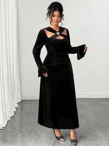 Elenzga Plus Size Elegant Criss-Cross Metal Flower Decor Pleated Dress For Evening Party - Black - View 6