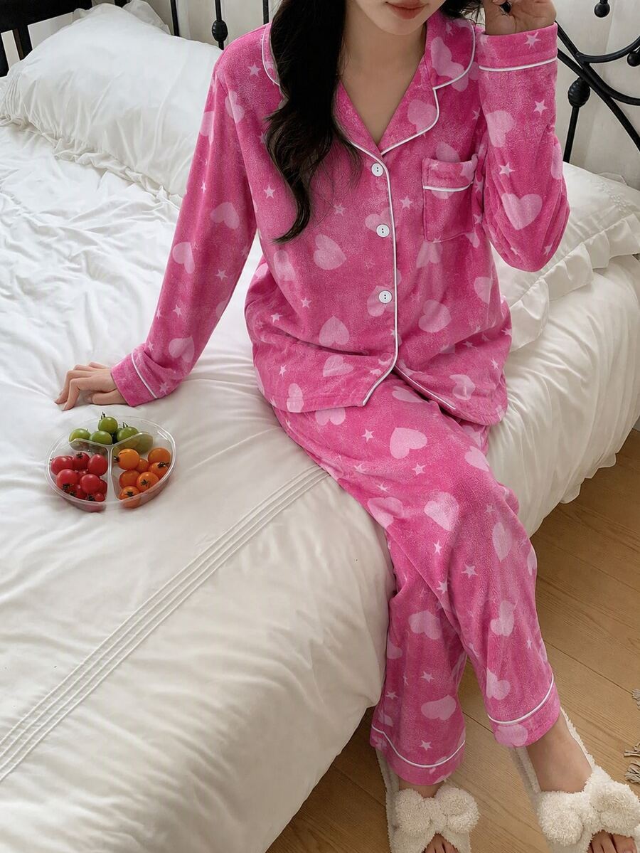 SHEIN بيجامة بنات حمراء من الفليس الكوري بتطريز قلب، كارديجان وبنطلون بأكمام طويلة، طقم من قطعتين - وردي مغبر - مشاهدة 1