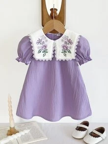 SHEIN Vintaside Kids 1件女婴舒适休闲纹理面料常规厚度领口可爱花卉刺绣A字基本款短袖时尚百搭连衣裙，适合春夏、居家、户外、旅行、上学和日常穿着 - 彩色 - 查看 4