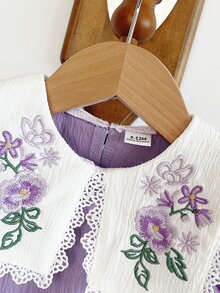 SHEIN Vintaside Kids 1件女婴舒适休闲纹理面料常规厚度领口可爱花卉刺绣A字基本款短袖时尚百搭连衣裙，适合春夏、居家、户外、旅行、上学和日常穿着 - 彩色 - 查看 6