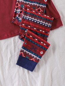 SHEIN 青少年男孩 2 件式修身居家服套裝，純色酒紅圓領長袖上衣 + 復古幾何印花慢跑長褲，柔軟親膚高彈力面料，袖口與下擺收口設計，時尚簡約日常居家與睡前睡衣套裝 - 酒紅色 - 查看 11