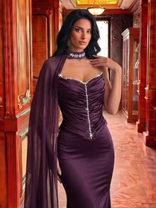 Glamrae فستان سهرة أنيق من الساتان والشبك باللون البنفسجي البرقوقي مع حجر الراين المجعد بتصميم قلب وكتف واحد وكيب وكورسيه بقصة حورية البحر بطول الأرض مناسب للزفاف الرسمي وحفلات التخرج - أرجواني غامق - مشاهدة 2