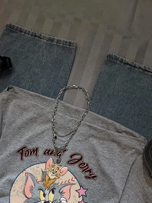 TOM & JERRY X SHEIN SHEIN EZwear 女款休閒抓皺腰方領修身短袖T恤，適合夏季，女款聯名印花圖案T恤，適合外出、街頭穿搭、機場造型、時尚、返校、Y2K、派對、海灘度假、假期 - 淺灰色 - 查看 3