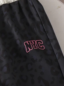 SHEIN Genkimix Kids 女童 2 件組春夏/秋冬套裝，豹紋長袖領口上衣 + 寬腿褲套裝，NYC 字母印花，柔軟休閒 T 恤套裝，彈性腰帶女童日常運動套裝 - 灰色 - 查看 10