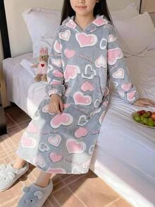 SHEIN 青少年女孩秋冬款寬鬆保暖內裡加厚雙面絨毛可愛愛心字母標語印花連帽袋鼠口袋長袖睡衣家居服睡袍 灰色/粉色 - 淺灰色 - 查看 7
