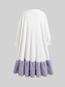 SHEIN 少女秋冬休閒保暖內裡加厚雙面珊瑚絨愛心拼接刺繡拼色寬鬆長版連帽套頭睡袍家居服 粉紫色 - 淺藍色 - 查看 2