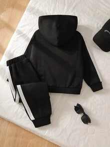 SHEIN 男童秋冬新款長袖連帽衛衣套裝，黑色連帽白色對比拉鍊衛衣搭配白色條紋拼接黑色長褲，兩件式舒適休閒套裝，適合日常穿著、居家穿著，兄弟款情侶配對 - 黑色 - 查看 3