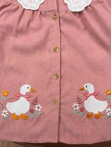 SHEIN Gaun Bayi Perempuan Kerah Peter Pan Motif Patchwork Kancing Depan dengan Bordir Bebek Lucu Lengan Panjang Bahan Korduroi Longgar Cocok untuk Musim Dingin - Berwarna merah muda - View 4