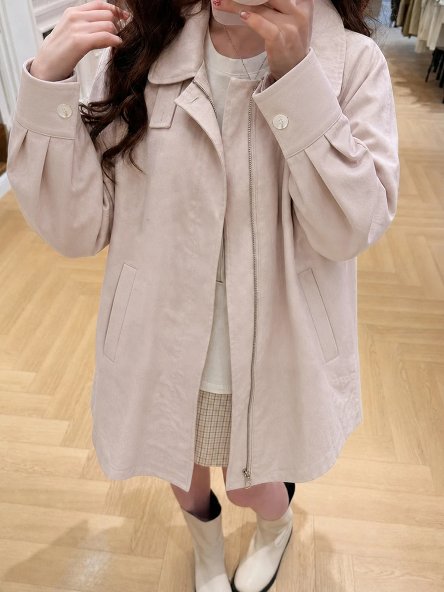 Tideelle Mantel trench longgar dengan kerah tinggi, kain jatuh yang halus, penutup resleting dan kancing tunggal, desain bahu jatuh, cocok untuk berbagai tipe tubuh, sesuai untuk pakaian kasual dan bepergian, warna pink dengan saturasi rendah, lembut dan cerah, gaya minimalis. - Baby Pink - View 1