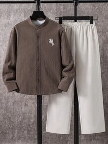 SHEIN 2件組兒童青少年男孩休閒日常印花立領鈕扣式寬鬆長袖灰色襯衫直筒白色長褲套裝，春夏秋冬適用，家庭聚會、開學季、婚禮季、運動、生日派對 - 灰色 - 查看 5
