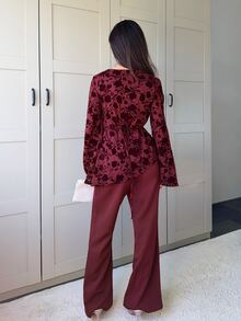 Veilorie 女款花卉印花不對稱下擺上衣與長褲兩件套 - 酒紅色 - 查看 3