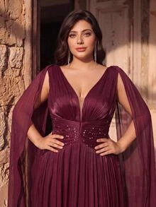 Aureia فستان ماكسي أنيق وعصري فاخر باللون العنابي، بياقة V عميقة، وأشرطة طويلة مزدوجة على الكتفين، وخصر متوسط، وتصميم مطوي مقسم بقصة A-Line، مناسب للحفلات الراقصة والزفاف وحفلات العزوبية والسهرات الرسمية (بأسلوب حرفي دقيق) - عنابي اللون - مشاهدة 6