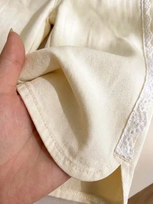 SHEIN 女嬰白色丹寧牛仔褲蕾絲飾邊設計，寬鬆直筒褲，休閒百搭極簡風，柔軟棉質面料，適合秋季畢業季校園穿搭 - 杏色 - 查看 4