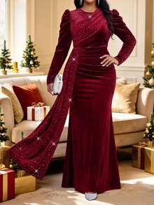Fleurora Elegant sammetsklänning för kvinnor i plus size med strassdekor, rund hals, lång ärm, banddesign och plissering - Bourgogne - Visa 4