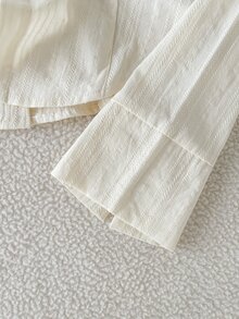 SHEIN 青少年女孩休閒百搭極簡風襯衫，胸前黑色騎士圖案，圓弧下擺設計，適合外出、購物、上學、通勤、旅行，可搭配夾克、大衣、長褲、長袖上衣 - 白色 - 查看 7